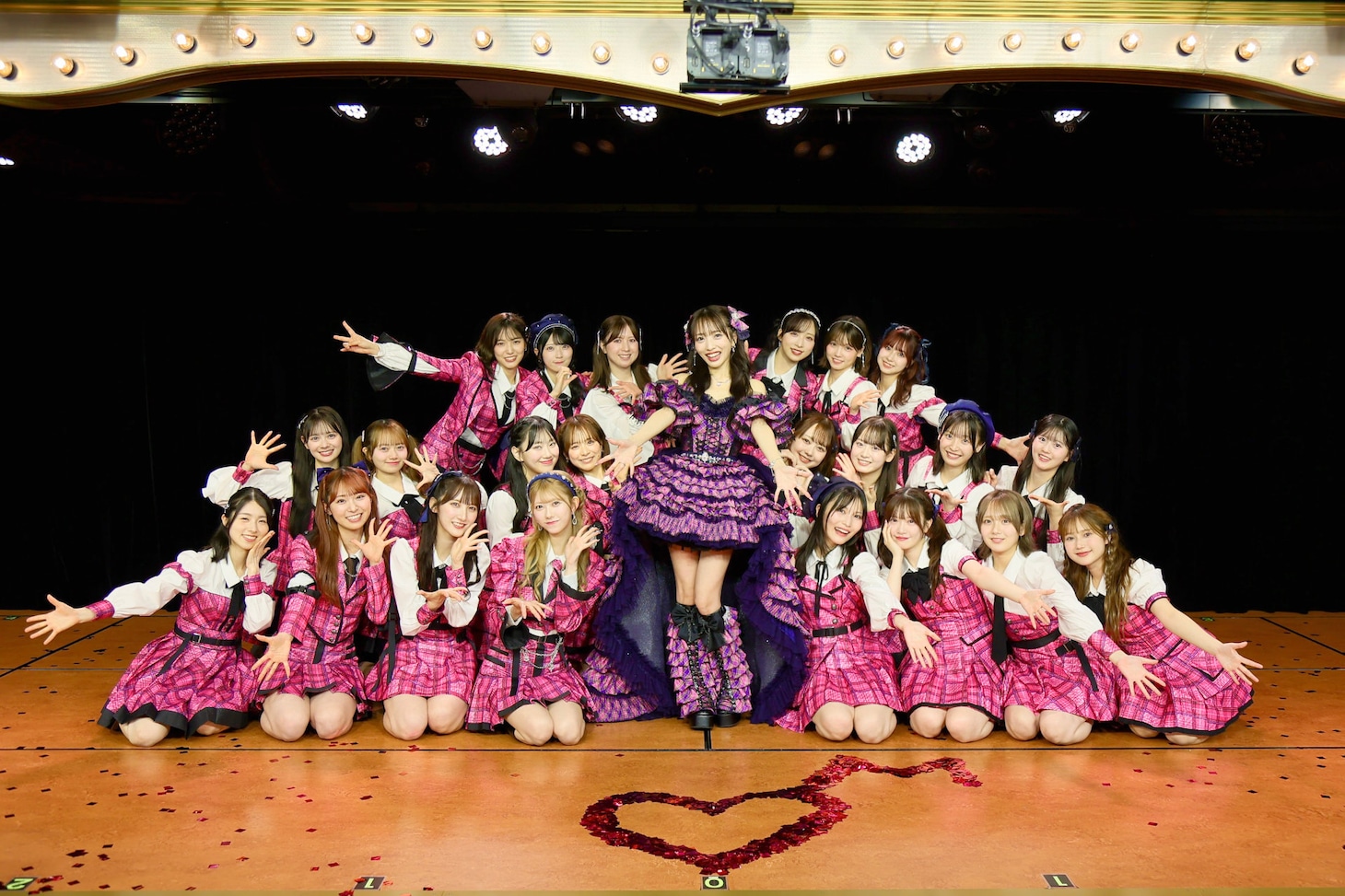 AKB48「向井地美音 卒業公演」集合写真 ©AKB48