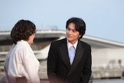 宮沢りえと談笑する北村匠海（DISH//）。
