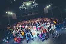 hideトリビュートライブで本人愛用ギターも登場！松岡充、J、PATAら豪華セッション