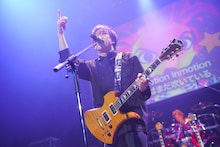 hideトリビュートライブで本人愛用ギターも登場！松岡充、J、PATAら豪華セッション