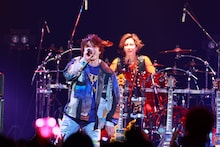 hideトリビュートライブで本人愛用ギターも登場！松岡充、J、PATAら豪華セッション
