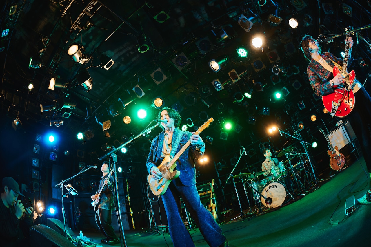 渡會将士のライブステージの様子。