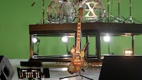 hide（X JAPAN）のギター。