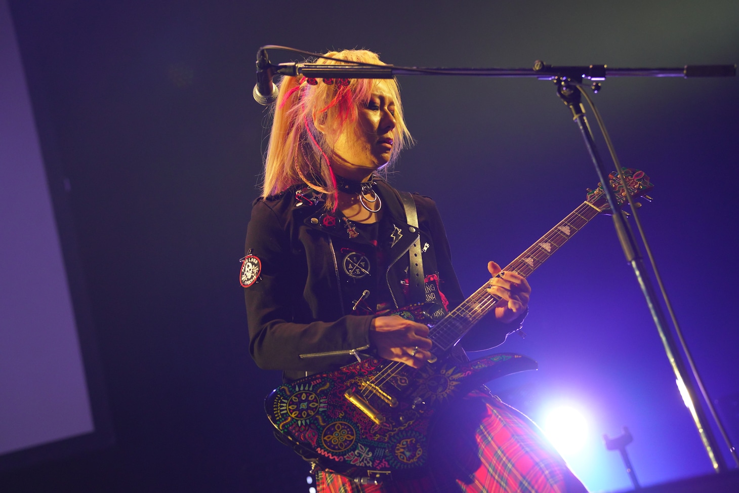 hideトリビュートライブで本人愛用ギターも登場！松岡充、J、PATAら豪華セッション
