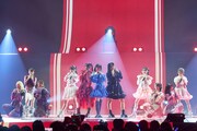 新曲「ここでファーストキッス」を初披露する≠ME。©YOANI