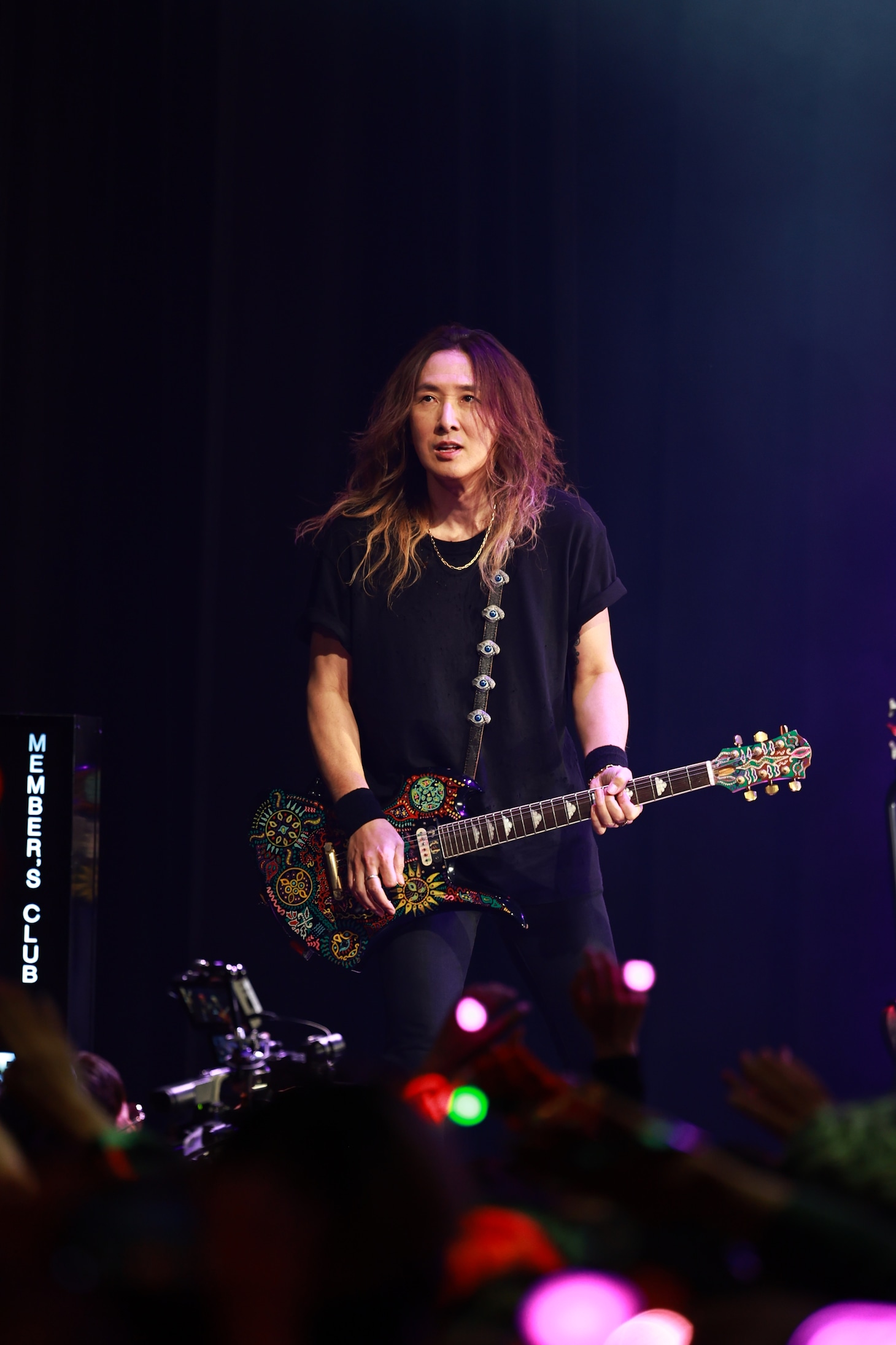 hideトリビュートライブで本人愛用ギターも登場！松岡充、J、PATAら豪華セッション