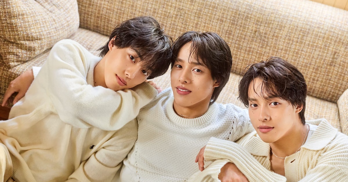 “一卵性三つ子パフォーマー”佐藤三兄弟がメジャーデビュー、スーパー銭湯での活動で関係者の目に留まり