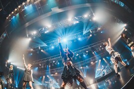 RAYがO-EASTで過去最大キャパワンマン開催、生演奏×映像×照明の融合で音を“視覚化”