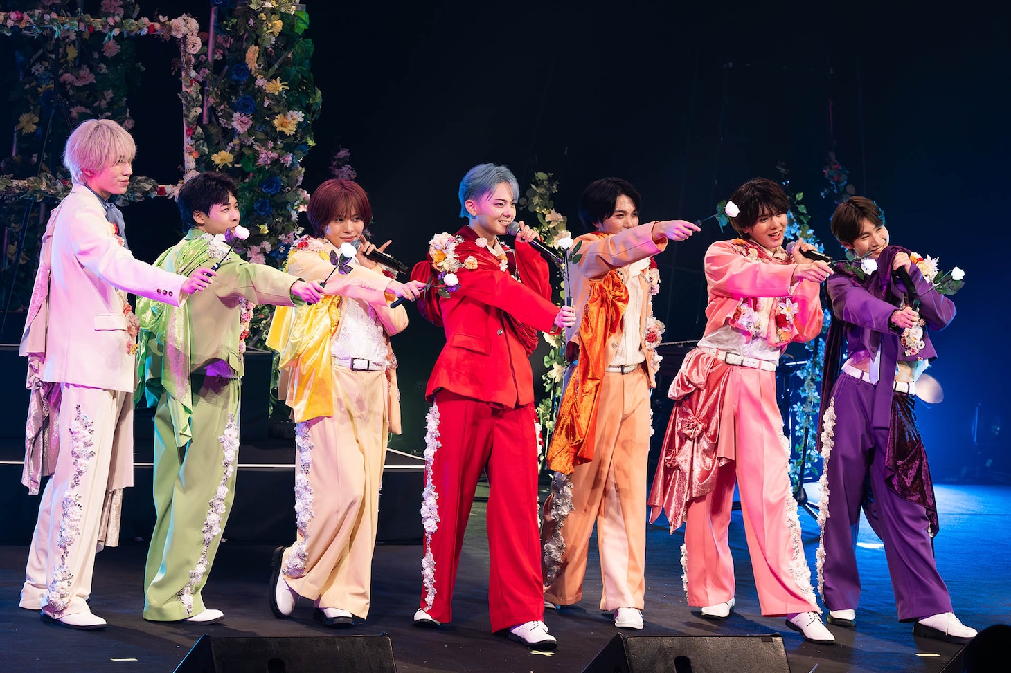 THE SUPER FRUITのホールツアー「ONE FLOWER HALL TOUR2026」初日公演の様子。