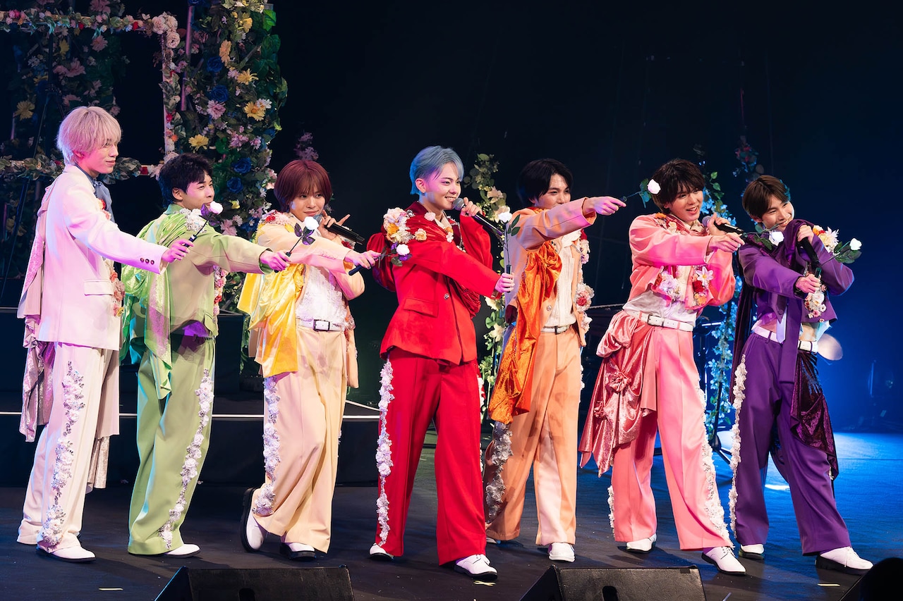 THE SUPER FRUITのホールツアー「ONE FLOWER HALL TOUR2026」初日公演の様子。