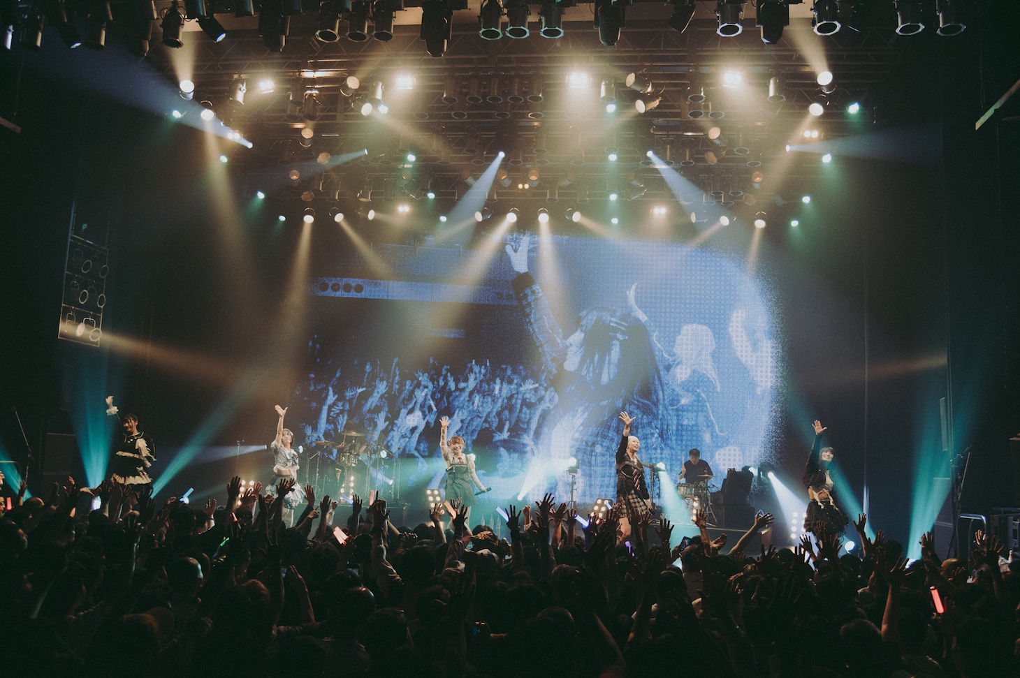 「RAY ONE-MAN SHOW『#MOD_GROOVE』- SOUND VISUALIZATION -」の様子。（Photo by endo rika）