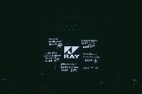 スクリーンに映し出されたRAYのメッセージ。（Photo by endo rika）