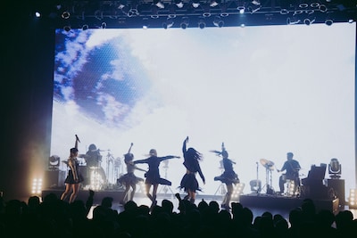 「RAY ONE-MAN SHOW『#MOD_GROOVE』- SOUND VISUALIZATION -」の様子。（Photo by endo rika）