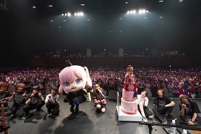 「中川翔子 20th Anniversary Birthday Live」昼公演の様子。（Photo by Ayumi Nagami）©金田陽介・講談社 / 「黒猫と魔女の教室」製作委員会
