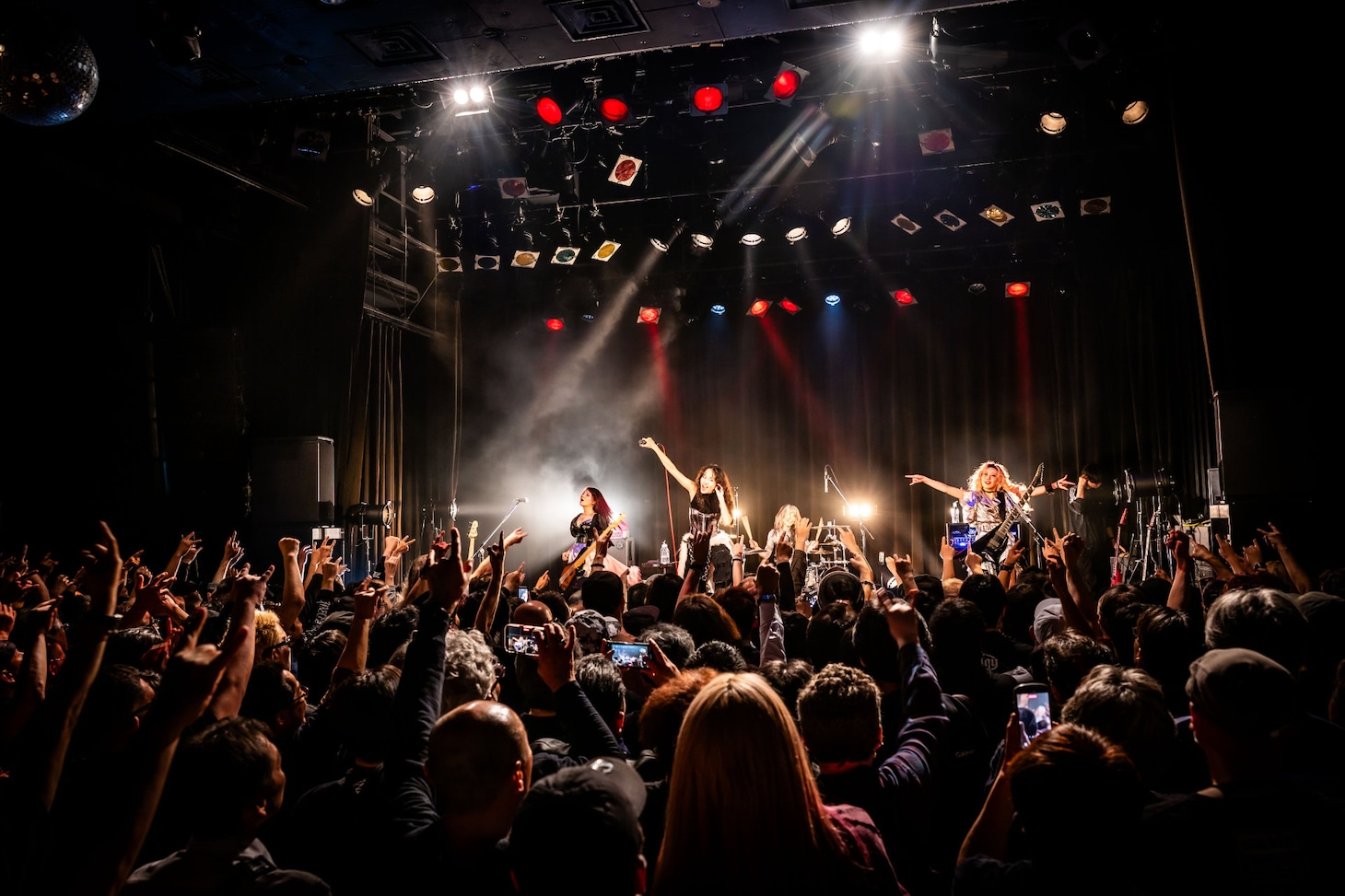 Zilqyのライブの様子（Photo by Hikaru）