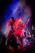 Anna（Vo）、Toki（G）（Photo by Hikaru）