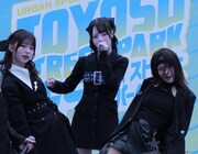 東京・ららぽーと豊洲 シーサイドデッキ メインステージでパフォーマンスするWHITE SCORPION。©OVERSE/KING RECORDS