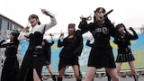 東京・ららぽーと豊洲 シーサイドデッキ メインステージでパフォーマンスするWHITE SCORPION。©OVERSE/KING RECORDS