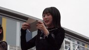 イベントの動員数を発表するWHITE SCORPIONのキャプテン・AOI。©OVERSE/KING RECORDS