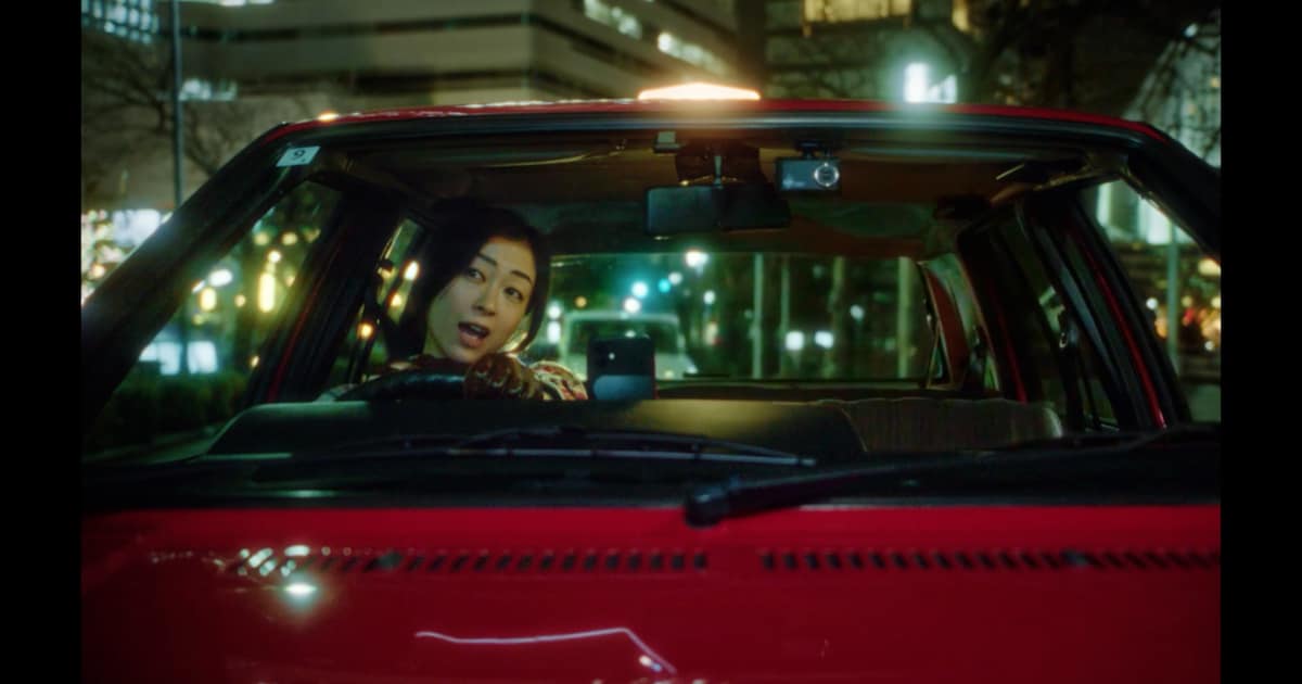 宇多田ヒカル「パッパパラダイス」MVでタクシードライバーに、渋川清彦や浅野順子らが乗車