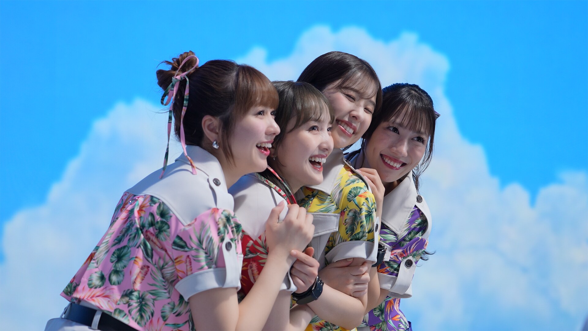 ももいろクローバーZが出演する「スキンベープ」新CMのメイキングより