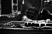 佐々木亮介（Vo, G）（撮影：新保勇樹）