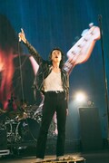 佐々木亮介（Vo, G）（撮影：新保勇樹）