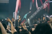 「a flood of circle 20周年記念公演 “LIVE AT 日本武道館”」の様子。（撮影：新保勇樹）