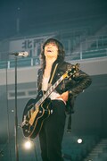 佐々木亮介（Vo, G）（撮影：新保勇樹）