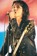 佐々木亮介（Vo, G）（撮影：新保勇樹）