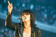 佐々木亮介（Vo, G）（撮影：新保勇樹）