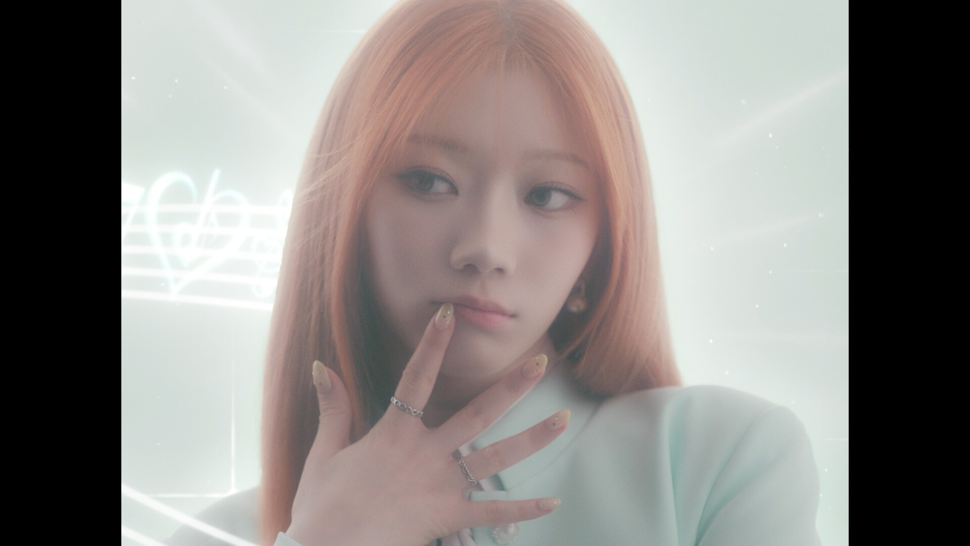 RINO（坂口梨乃）。IS:SUE「QUARTET」MVより。 [画像・動画ギャラリー