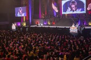 撮影可能タイムのルール説明をしながら移動するきゅるして。