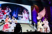 前日の締めのセリフを担当したお姉さんチーム（左）と、2日目の締めを任された妹チーム（右）。