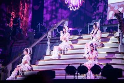 「ツインテールは20歳まで♡」をしっとり歌うきゅるして。