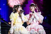 声を合わせて決めゼリフを言おうとするもなかなか息が合わず、お姉さんチームから「楽屋でやって！」と叱咤される妹チームの島村嬉唄（左）とチバゆな（右）。