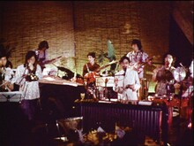 細野晴臣率いるティン・パン・アレー、1976年の中華街ライブ音源がステレオ版で初LP化