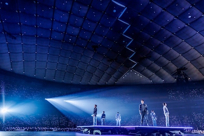 2PM。日本デビュー15周年記念コンサート「2PM Japan 15th Anniversary Concert "THE RETURN" in TOKYO DOME」より。（撮影：田中聖太郎写真事務所）