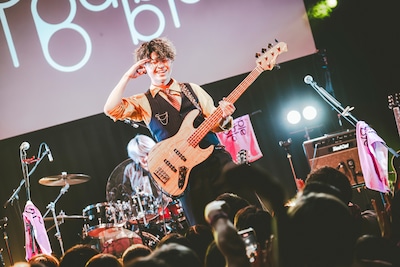 リューセー（B, Cho）（撮影：小野秀梧）@onoshuugo_photo（X / Instagram）