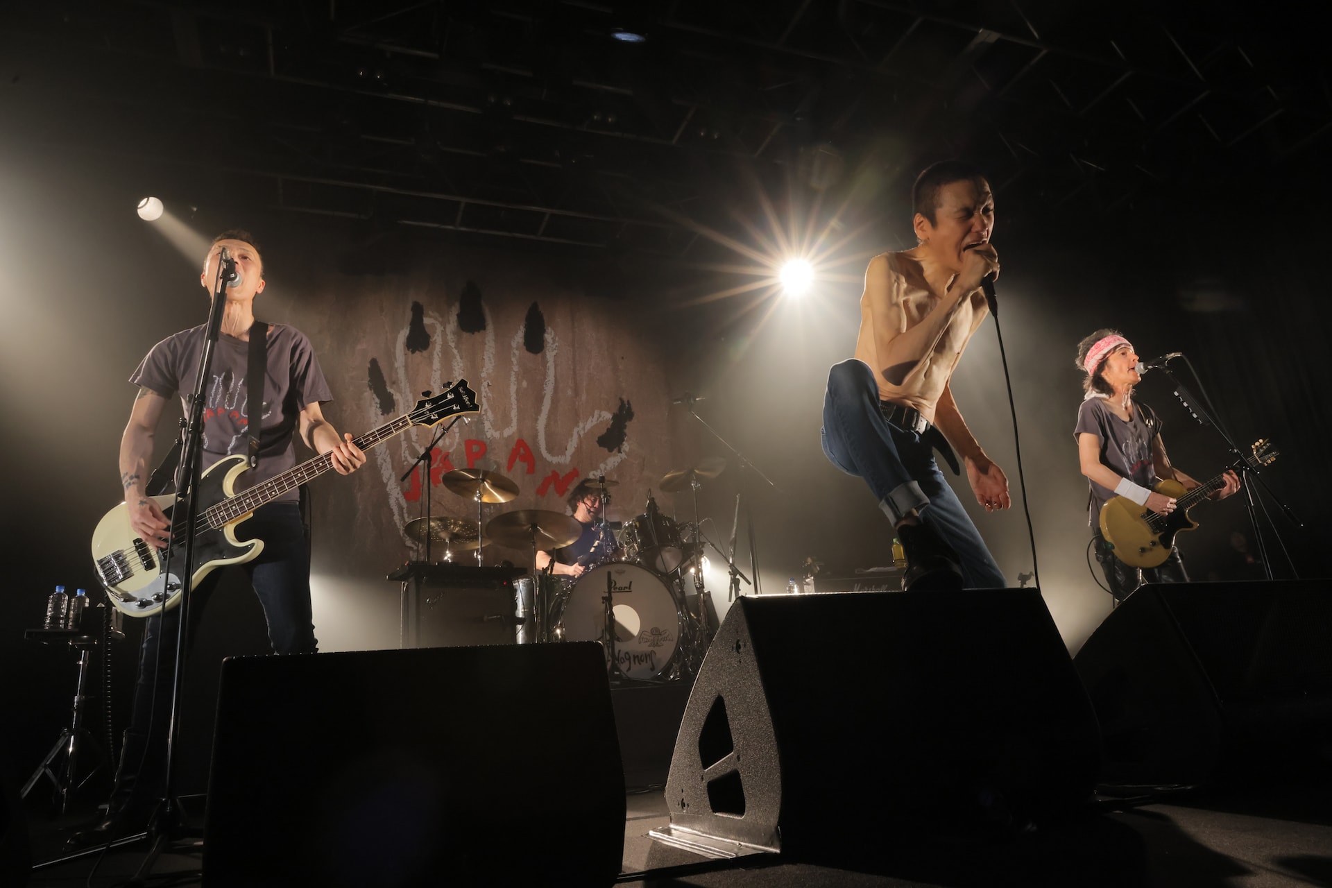 ザ・クロマニヨンズが56公演の47都道府県ツアー完走、新たなライブ