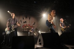 ザ・クロマニヨンズが56公演の47都道府県ツアー完走、新たなライブアルバム発売決定
