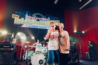 サバシスターとありぼぼ（B, Vo / ヤバイTシャツ屋さん）。（Photo by toya）
