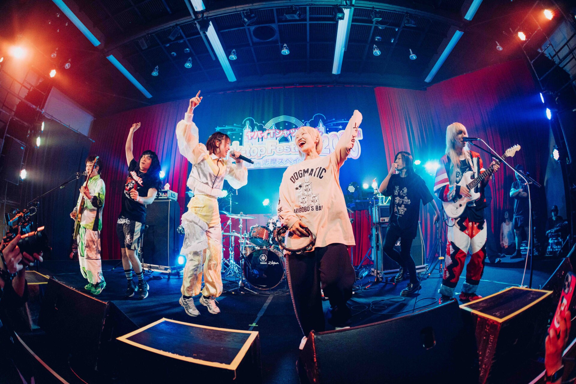 WiennersとヤバイTシャツ屋さん。（Photo by toya） [画像・音声