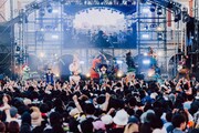 志摩スペイン村のキャラクターとヤバイTシャツ屋さん。（Photo by toya）