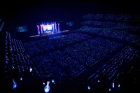 「After the Rain 10th Anniversary Tour ～ 春夏秋冬 ～」の様子。