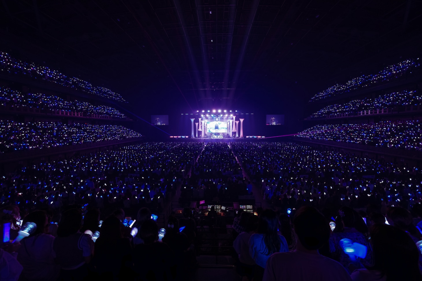 「After the Rain 10th Anniversary Tour ～ 春夏秋冬 ～」の様子。