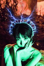 LE SSERAFIMが新コンセプトフォト＆映像公開、KAZUHAはショートカット姿を披露