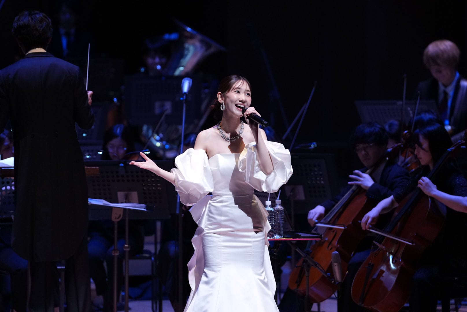 柏木由紀がオーケストラコンサート開催、古巣の楽曲を壮大アレンジで披露　村山彩希とデュエットも