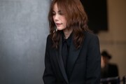 囲み取材に応じた相川七瀬。