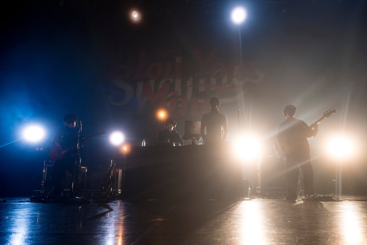 IOのパフォーマンス中の様子。（Photo by Yukitaka Amemiya）